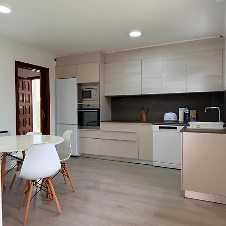Independiente Zona Coruxo Holiday home Oya